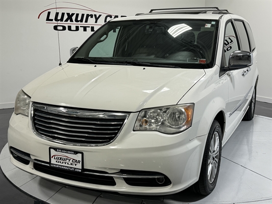 2013 CHRYSLER Town & Country